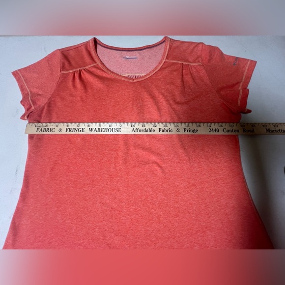 COLUMBIA SPORTSWEAR LADIES SHORT SLEEVE ATHLETIC TOP CORAL COLOR SIZE XL V NECK - Picture 3 of 9